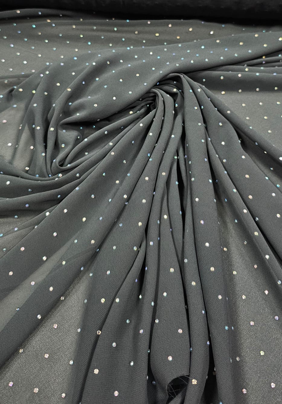 Mousseline Toque de Seda Com Strass Cinza Chumbo - Comprimento 3,45 m x Largura 1,50 m 