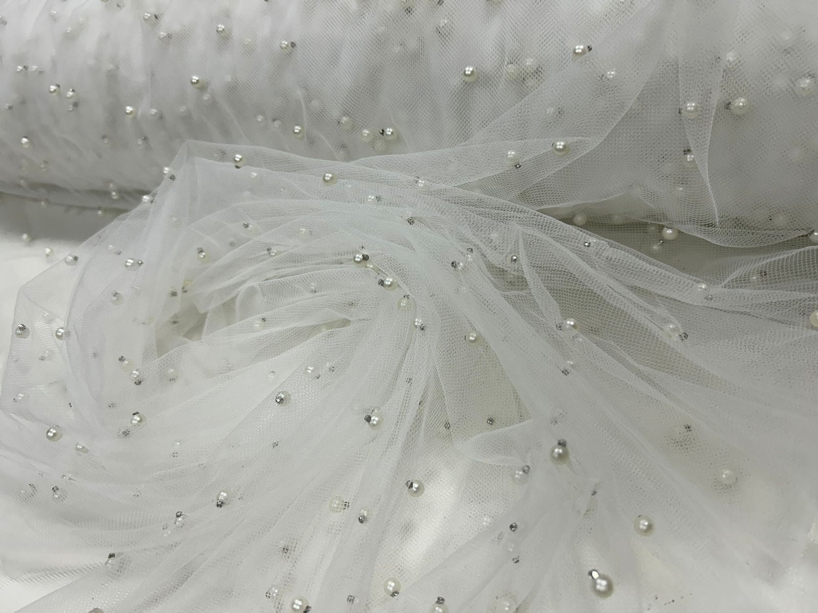 Tule Iluzione com Pérolas Off White - Comprimento 0,90 cm x Largura 1,60 m