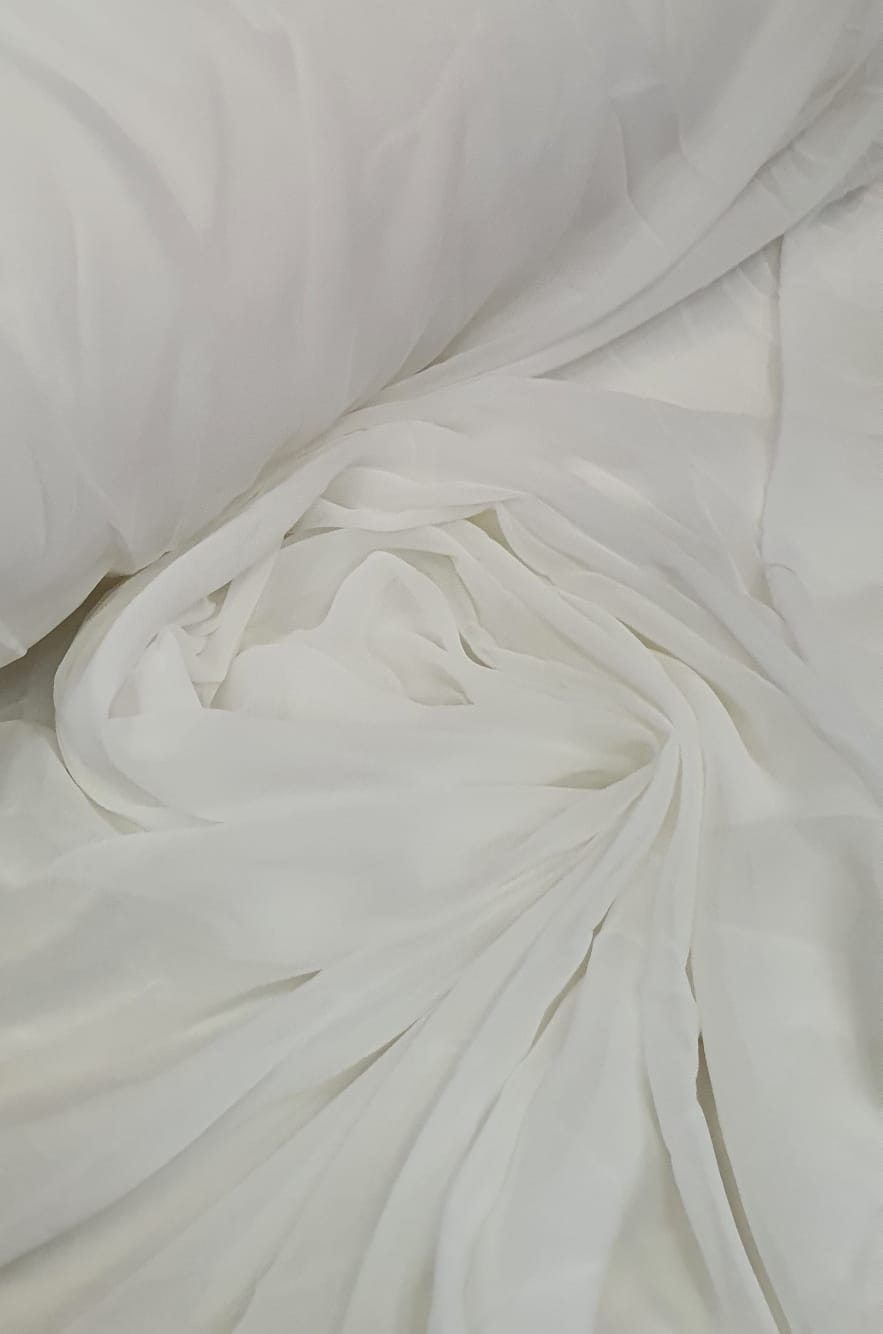 Mousseline Lisa Toque de Seda Off White - Comprimento 1,30 m x Largura 1,47 m 