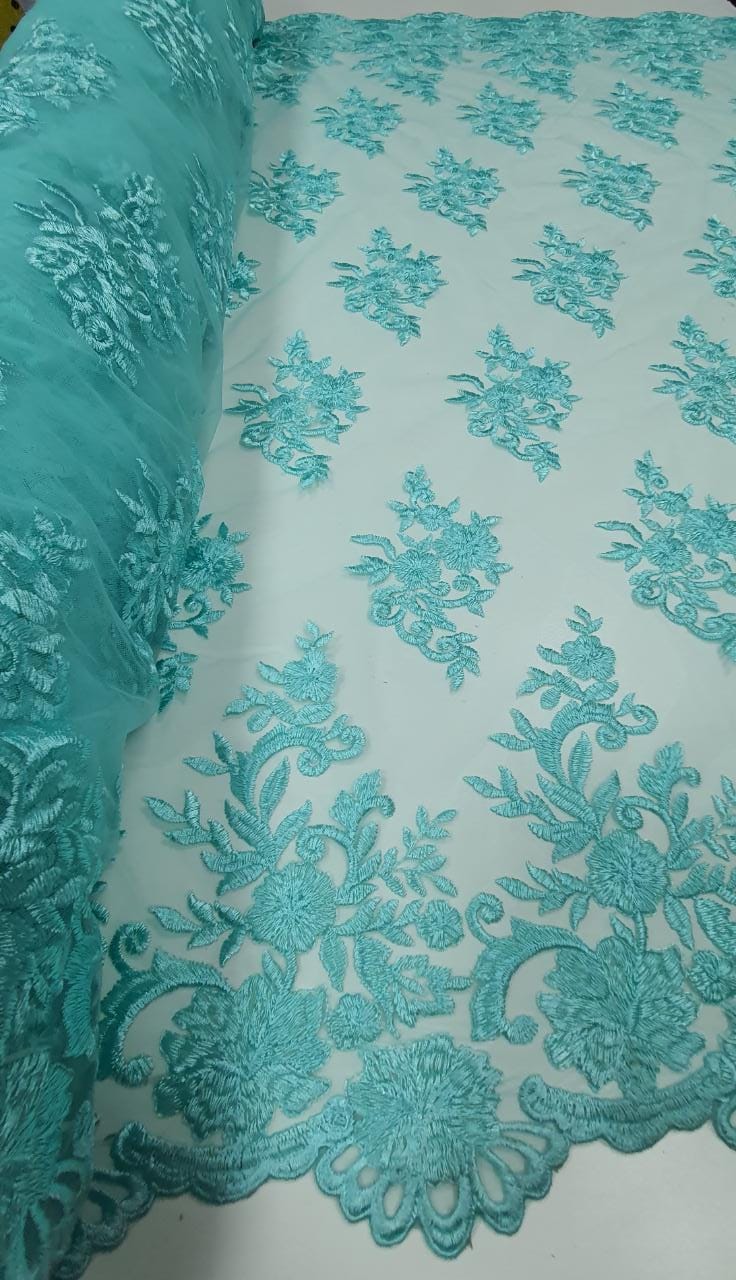 Tule Bordado com Bico Verde Tiffany 13 - Comprimento 4,30 m x Largura 1,30 m 