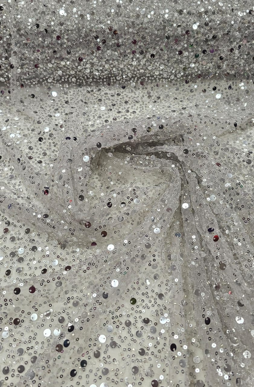 Tule Bordado com Paetês e Pedrarias Prata - Comprimento 0,85 cm x Largura 1,30 m 