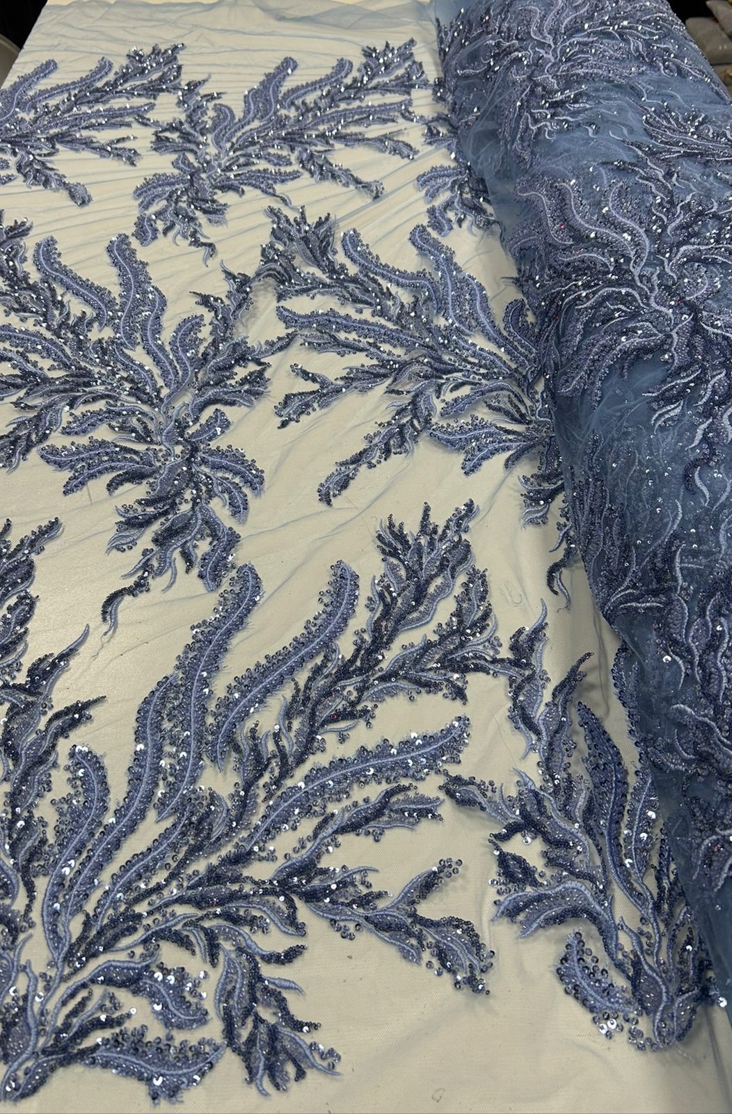 Tule Bordado com Pedrarias Azul Serenity HS2670 - Comprimento 0,60 cm x Largura 1,40 m 
