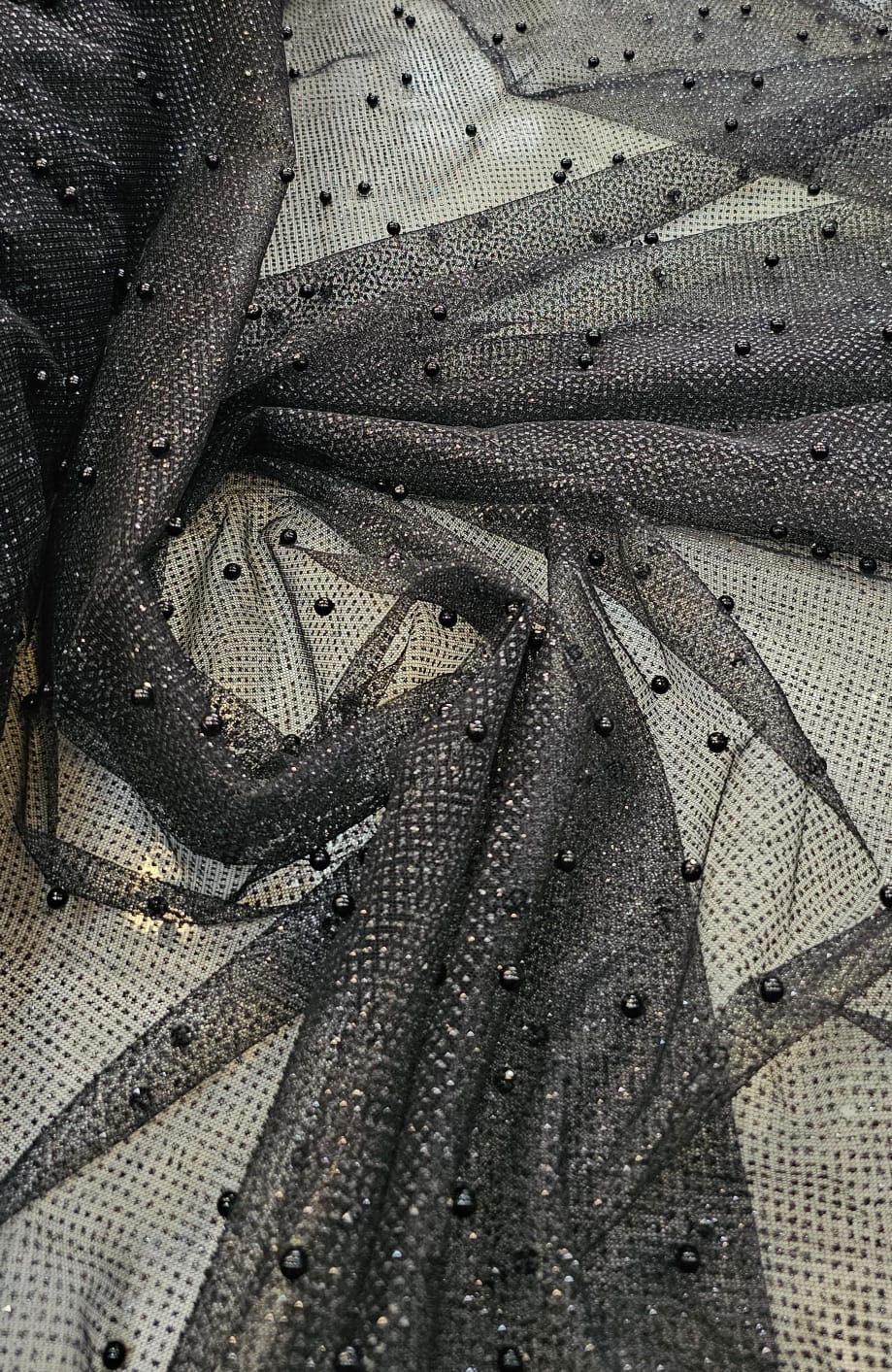 Tule com Glitter e Pérolas Preto COM FUROS - Comprimento 1 m x Largura 1,30 m 