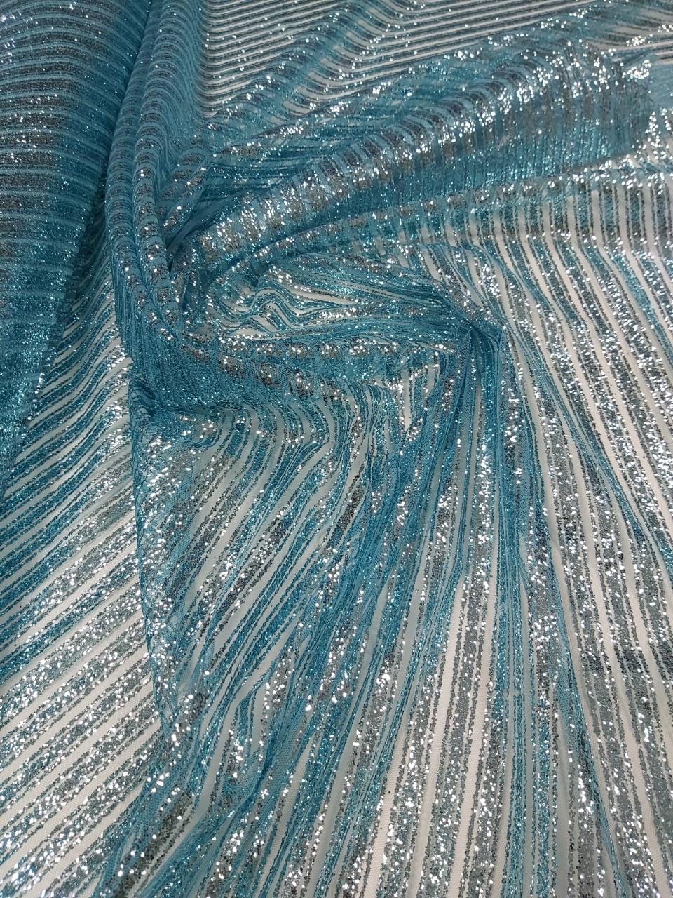 Tule com Glitter Listrado Diagonal Azul Piscina - Largura 1,47 m x Comprimento 3,40 m 