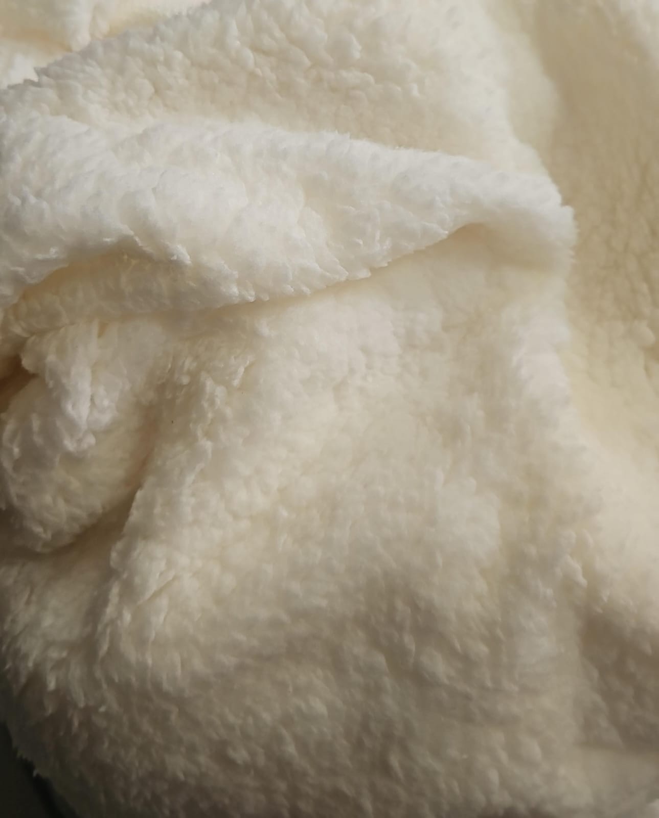 Sherpa Creme  COM SUJEIRA - Largura 1,80 m  x Comprimento 0,90 CM 