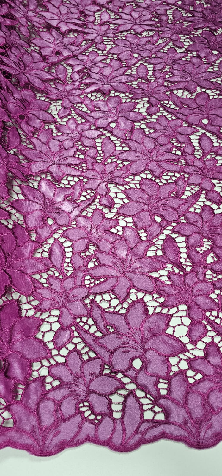 Renda Guipir Aveludada Fucsia Modelo 02 - Comprimento 2 m x Largura 1,40 m