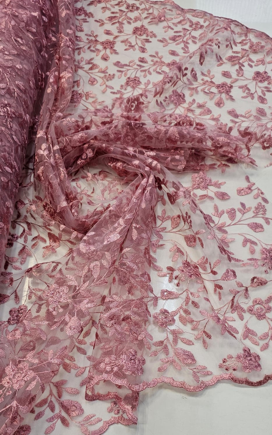 Tule Bordado Festa Rosê - Comprimento 0,70 cm x Largura 1,30 m 