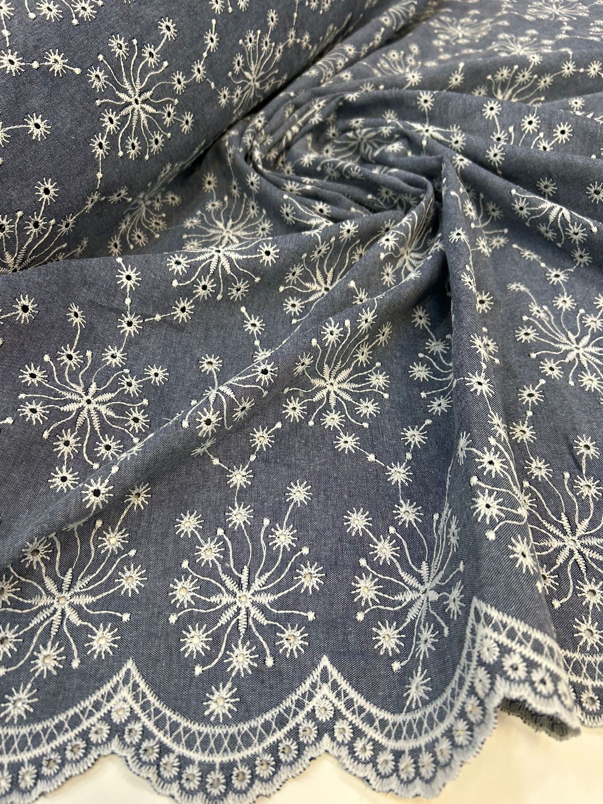 Layse Jeans Bordada BTJ 1 ESCURO - Comprimento 1 m x Largura 1,30 m