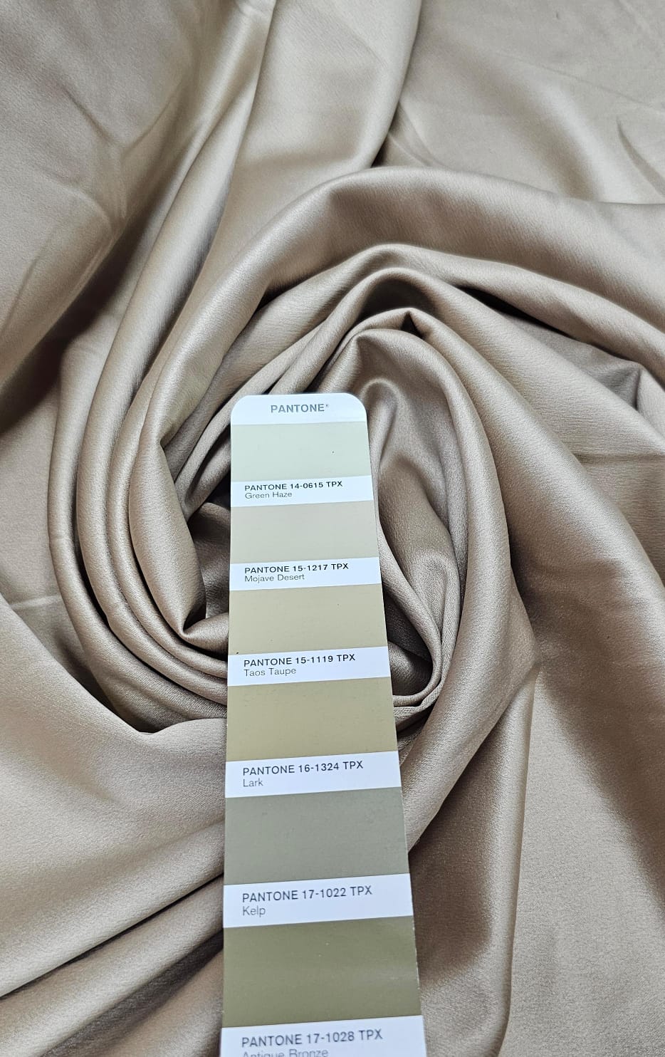 Crepe Amanda Liso Kaki - Comprimento 3,70 m x Largura 1,50 m