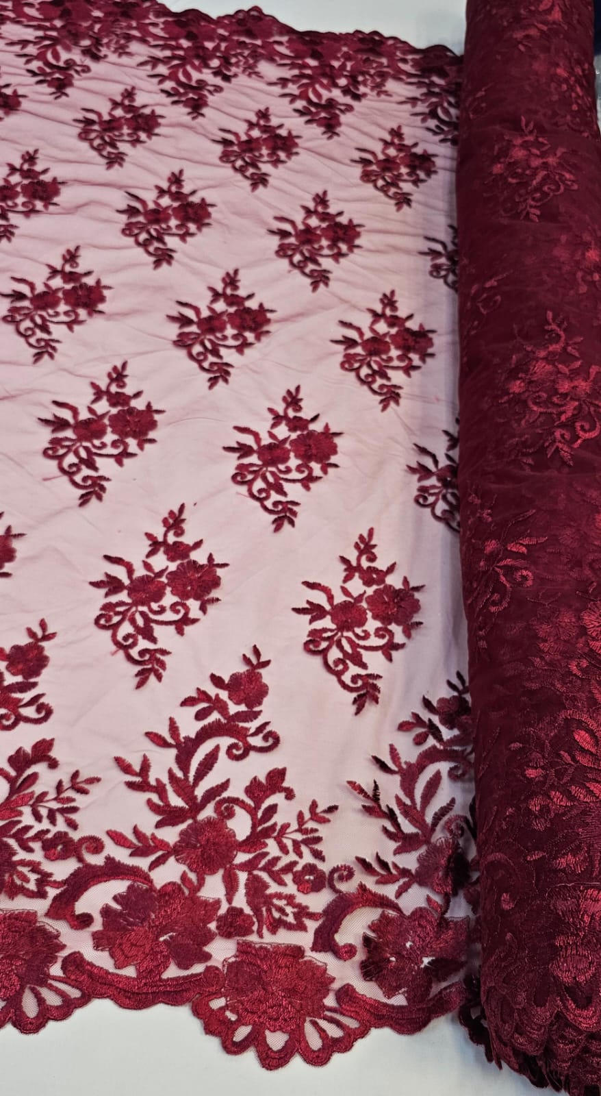 Tule Bordado com Bico Marsala 13 - Comprimento 1 m x Largura 1,35 m 