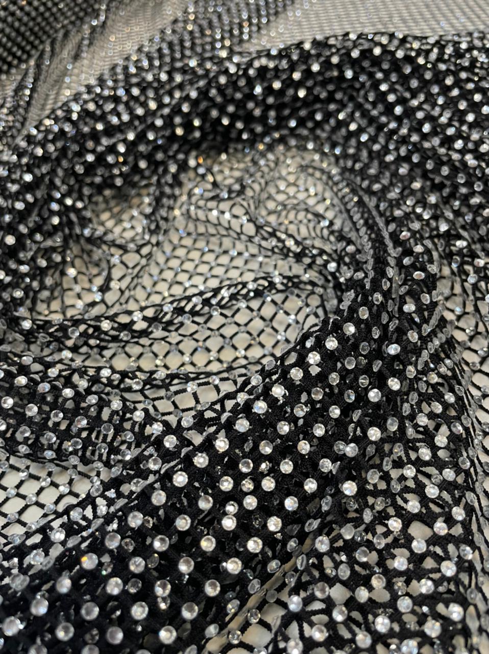 Tela Arrastão Preto com Pedrarias Prata - Comprimento 0,90 cm x Largura 1,30 m 