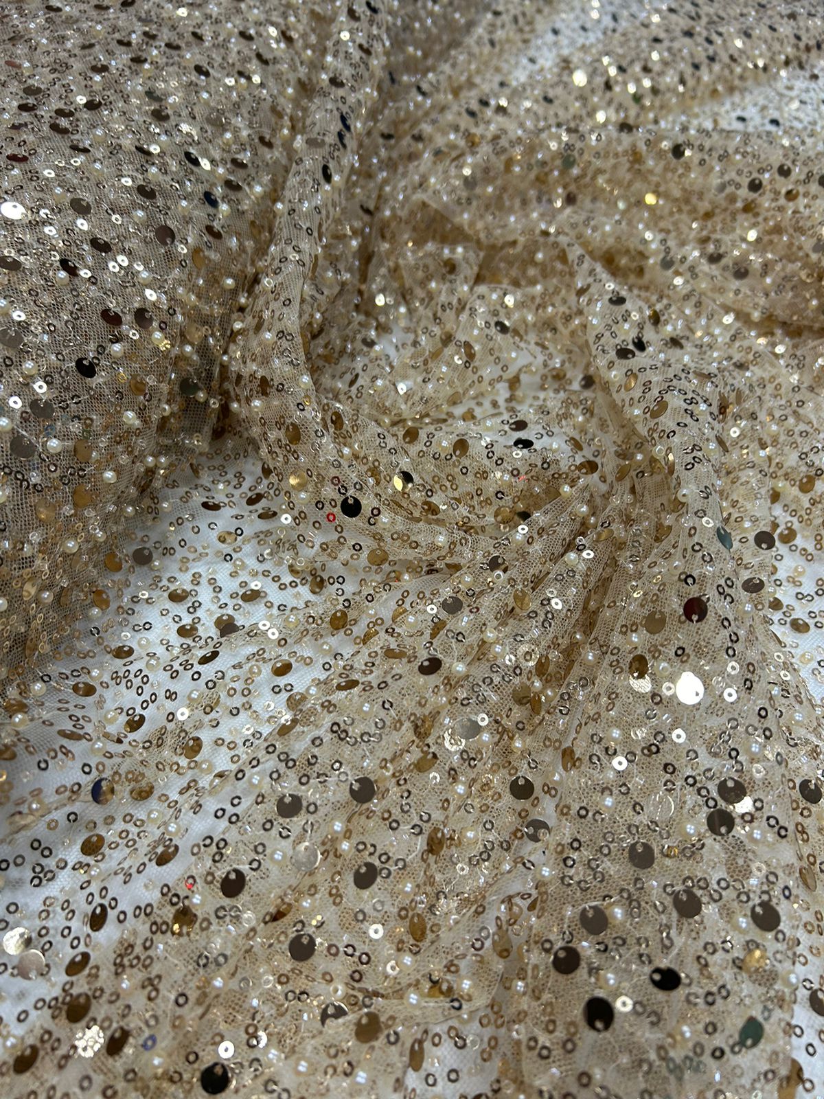 Tule Bordado com Paetês e Pedrarias Dourado - Comprimento 0,70  cm x Largura 1,30 m  