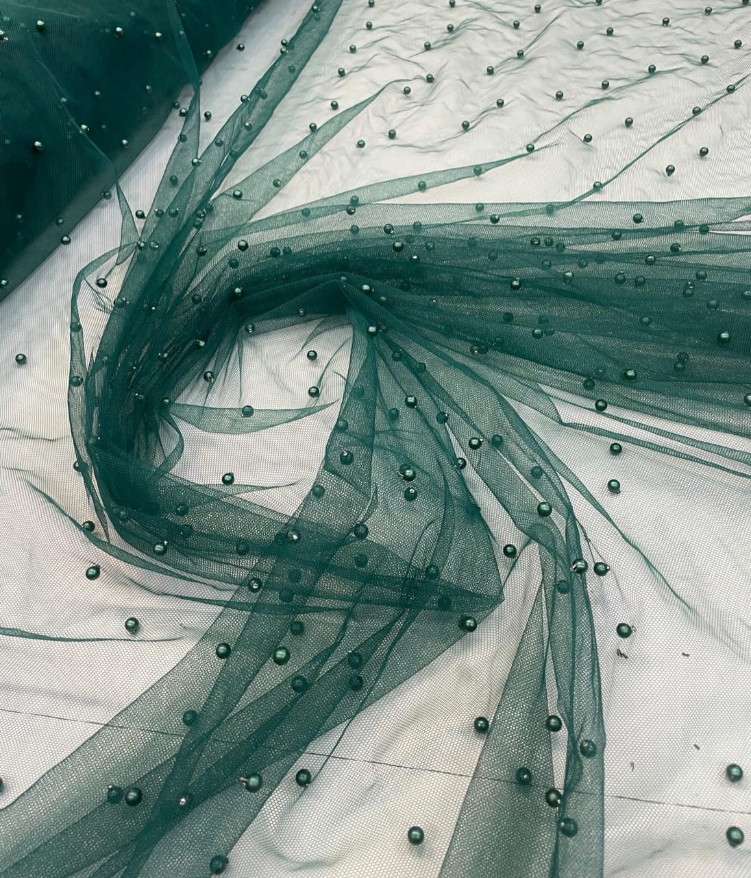 Tule Iluzione com Pérolas Verde Floresta - Comprimento 1,45 m x Largura 1,60 m 
