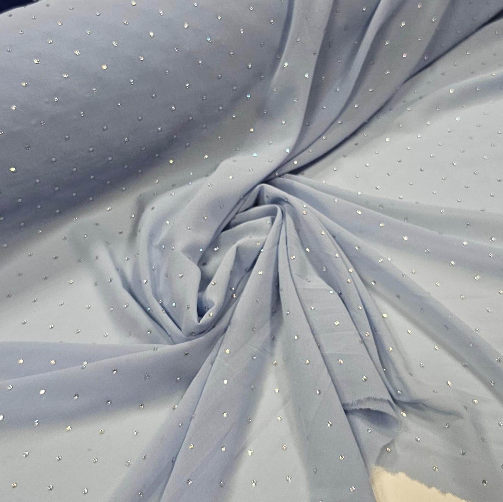 Mousseline Toque de Seda Com Strass Azul Serenity - Comprimento 3,70 m x Largura 1,50 m 