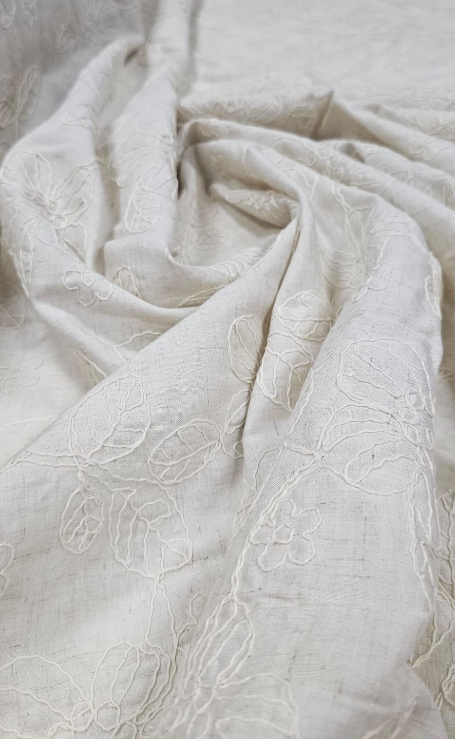 Cambraia de Linho com Viscose Natural Bordado Cordonê - Comprimento 0,75 cm x Largura 1,45 m 