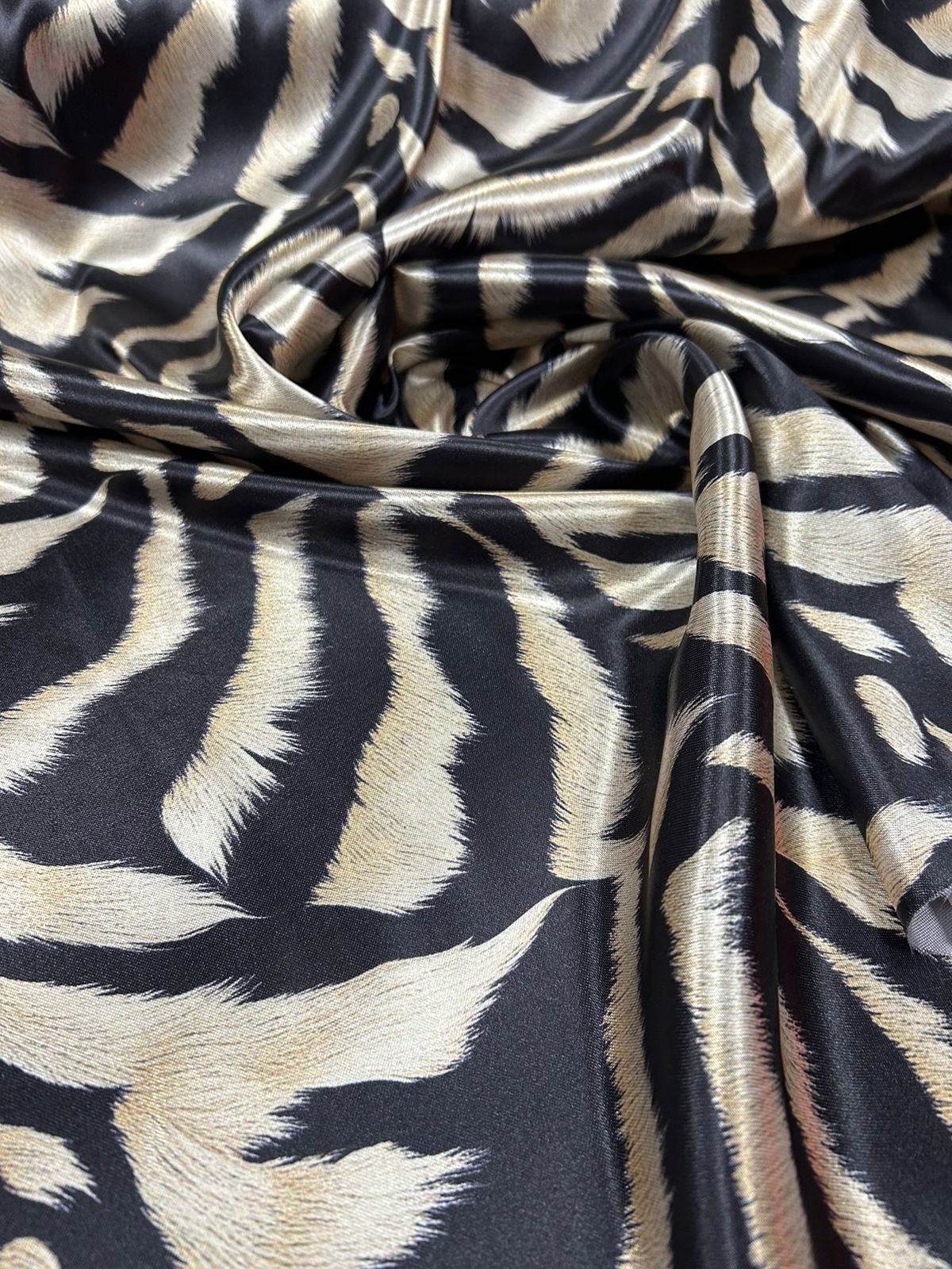 Cetim Estampado Digital Animal Print Zebra COM FALHA E REMENDO - Comprimento 1,50 m x Largura 1,47 m 