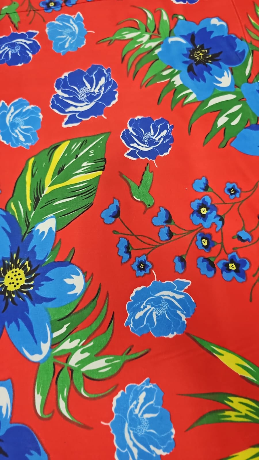 Chitão Estampado Fundo Vermelho com Flores Azul e Pássaros STC - Comprimento 1 m x Largura 1,40 m