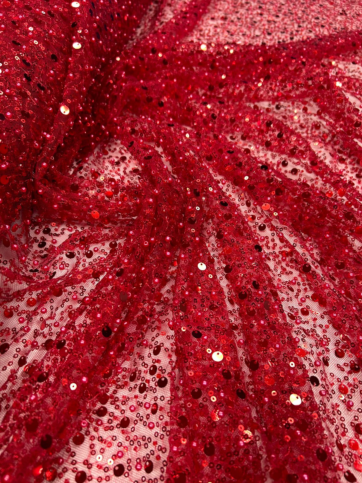 Tule Bordado com Paetês e Pedrarias Vermelho - Comprimento 1 m x Largura 1,30 m