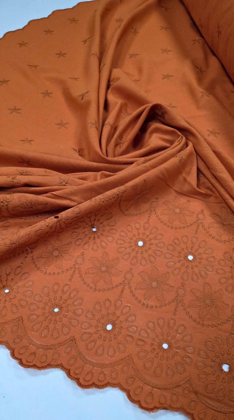 Layse em Linho Trovata Barrado Laranja Cenoura ST100 - Comprimento 2 m x Largura 1,30 m