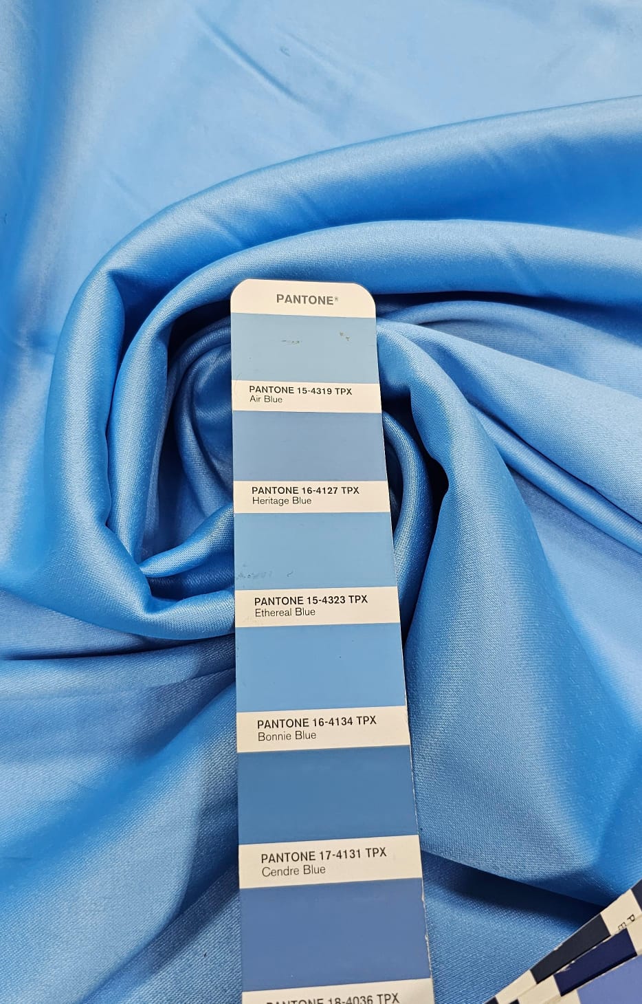 Gabardine Prada Azul Serenity Escuro - Comprimento 1,35 m x Largura 1,47 m