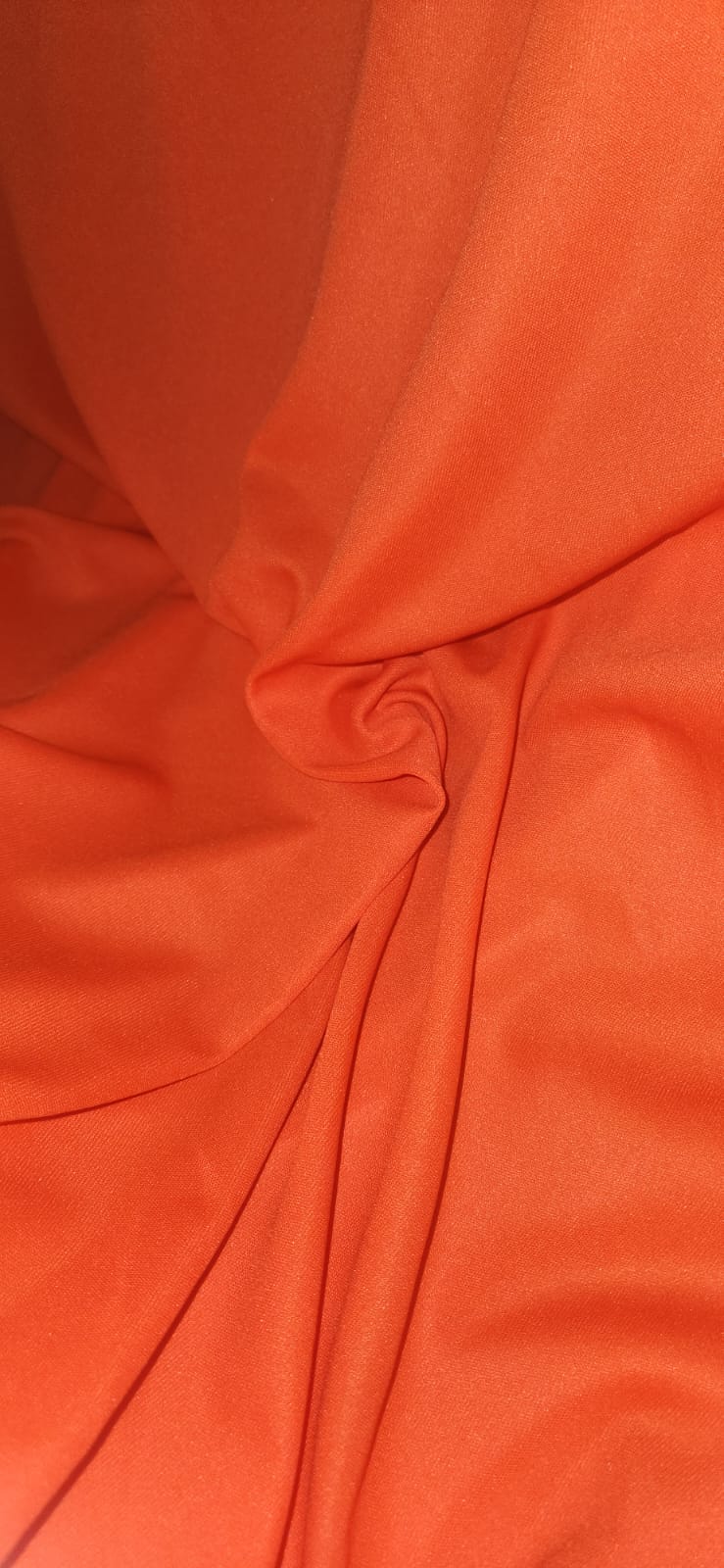 Malha Helanca Lisa Laranja Cítrico COM SUJEIRA - Comprimento 1,40 m x Largura 1,80 m