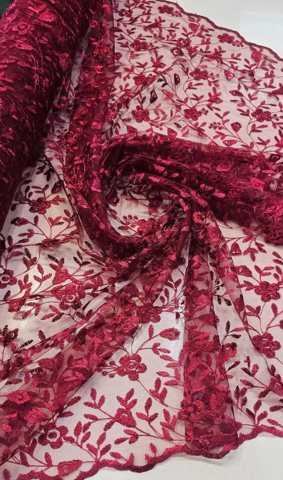 Tule Bordado Festa Marsala - Comprimento 1,20 m x Largura 1,30 m 