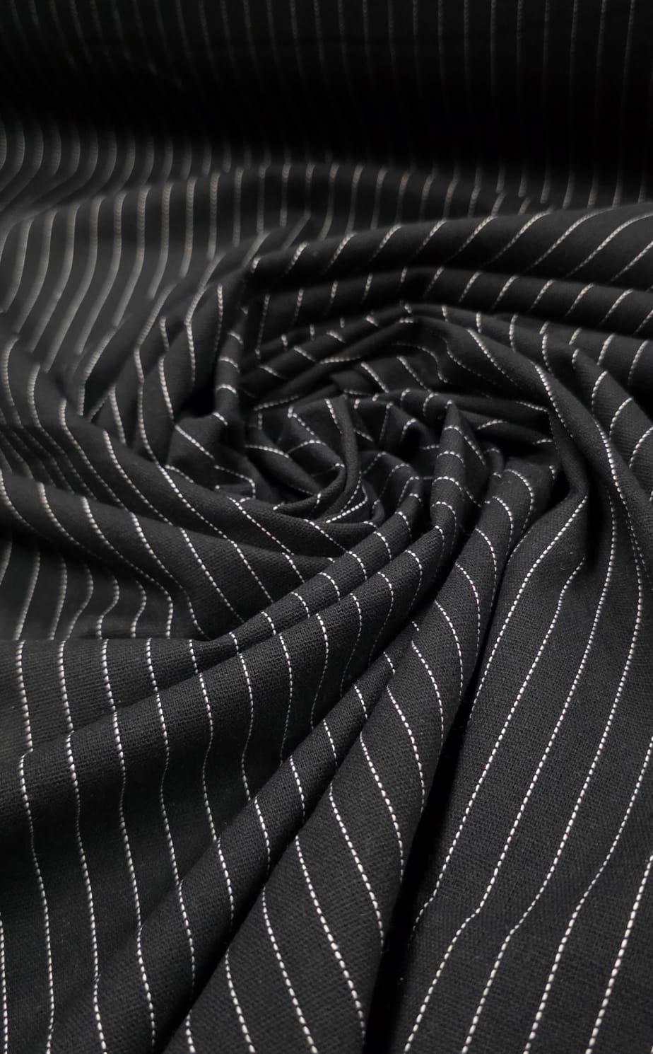 Linho Trovata Risca de Giz Preto com Branco - Comprimento 1 m x Largura 1,40 m