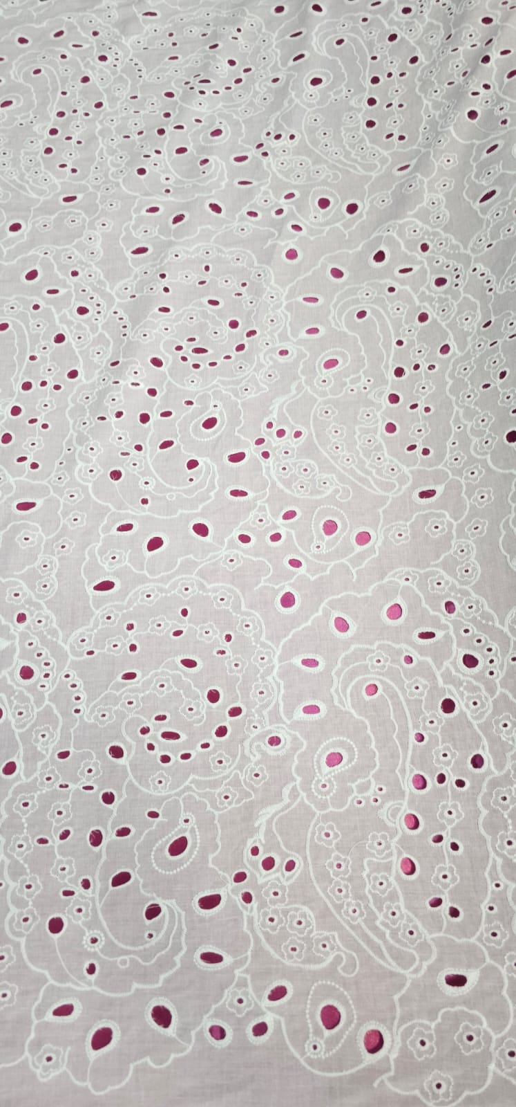 Layse Bordada Premium Off White V22214 - Comprimento 0,95 cm x Largura 1,40 m