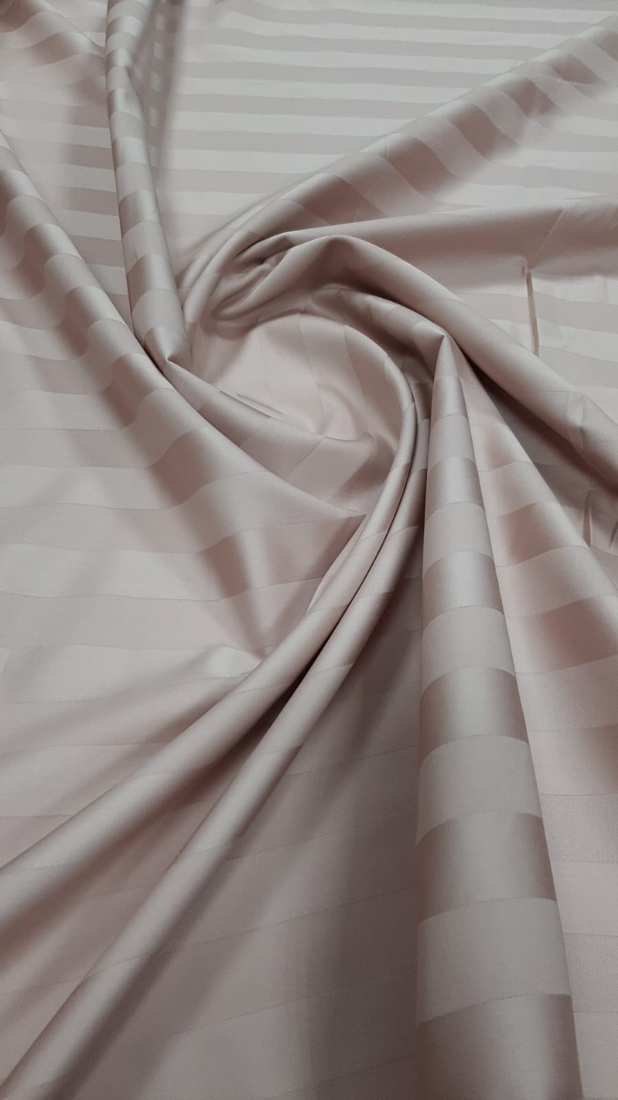 Percal Maquinetado Acetinado Rosê - 400 Fios  COM SUJEIRA NA BORDA - Largura 2,80m x Comprimento 0,70 cm