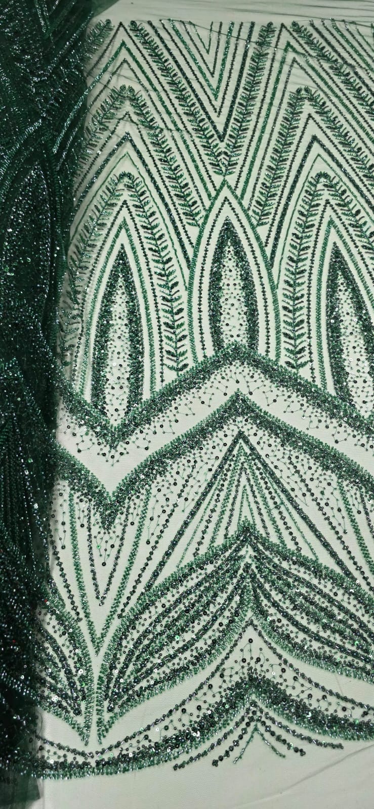 Tule Bordado com Pedrarias Premium Verde Floresta 16296A - Comprimento 0,50 cm x Largura 1,30 m