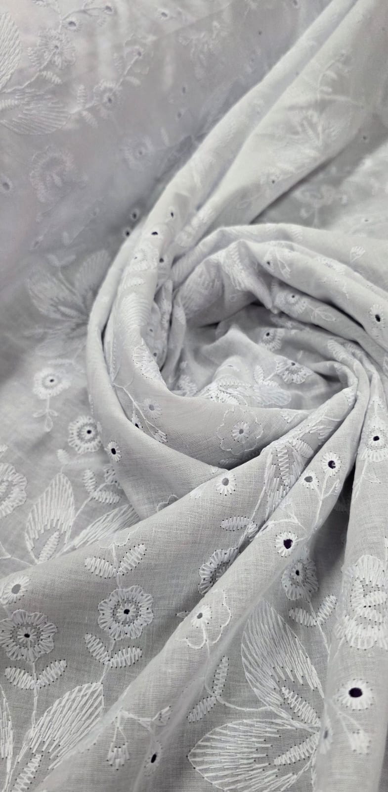 Layse Bordada Branca Modelo I06 COM SUJEIRA - Comprimento 1,70 m x Largura 1,30 m