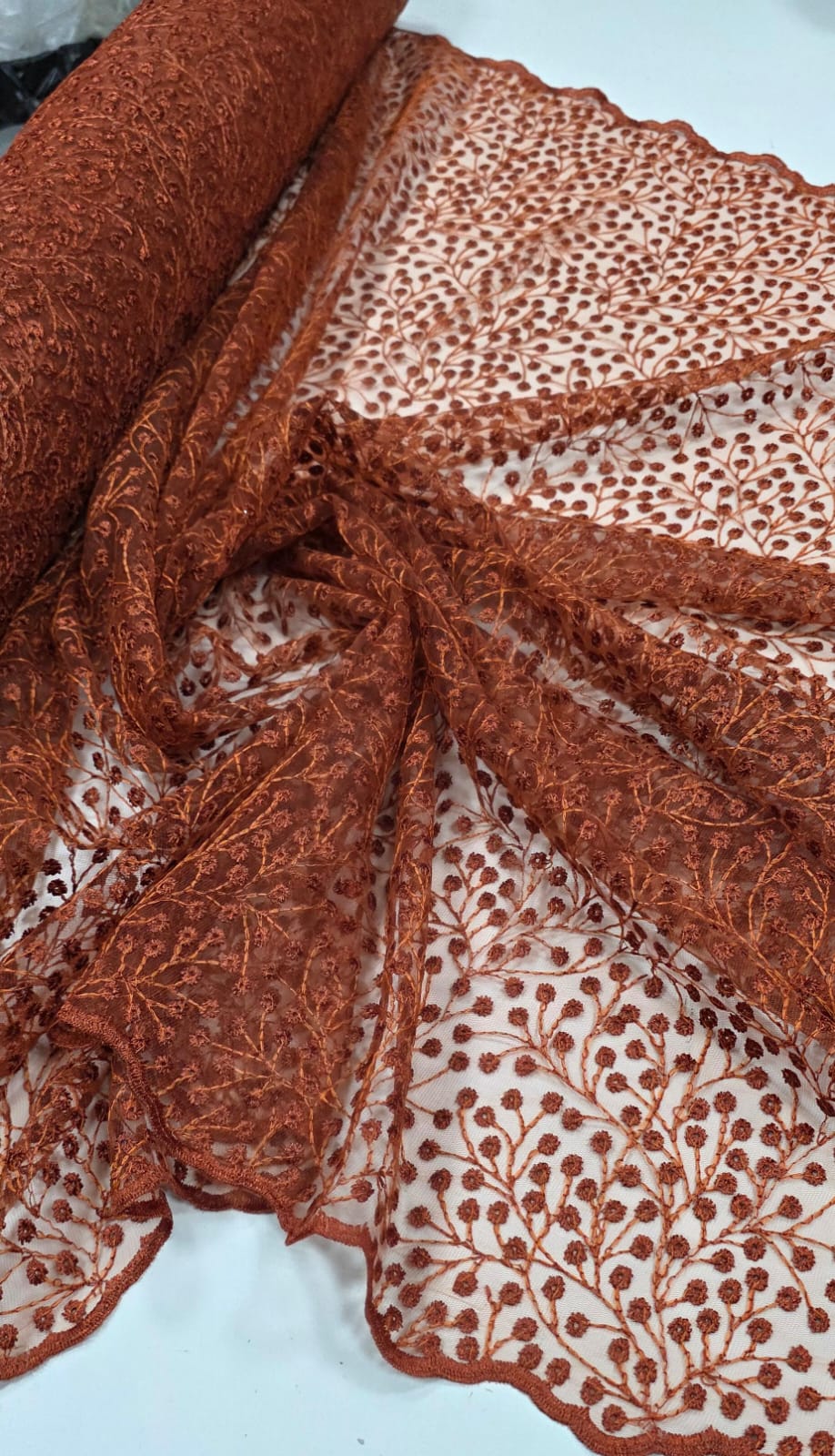 Tule Bordado Nice Mini Flores Terracota - Comprimento 0,90 cm x Largura 1,30 m