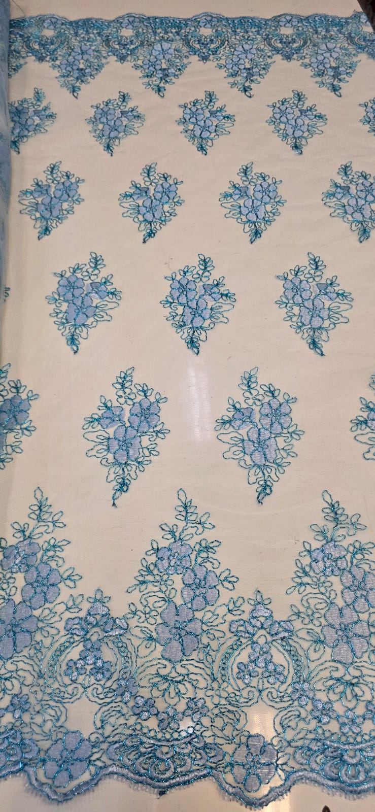 Tule Bordado Europa Azul Turquesa com Fio Metálico Azul MCT Modelo 02 - Comprimento 4,50 m x Largura 1,30 m