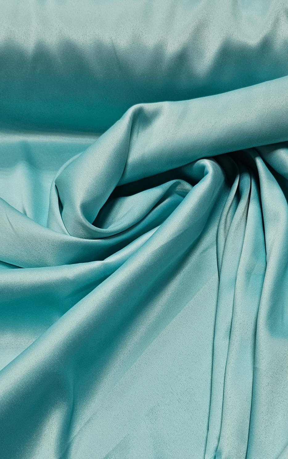 Gabardine Prada Azul Piscina COM FALHA - Comprimento 1 m x Largura 1,47 m