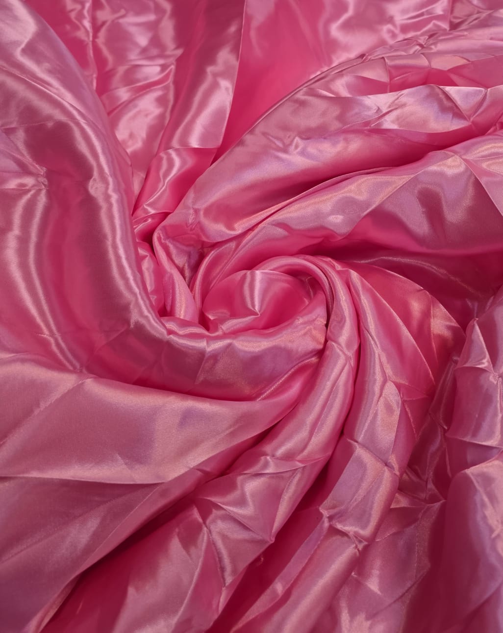 Cetim amassado rosa chiclete  - Comprimento5 m  x Largura 1,45 m  