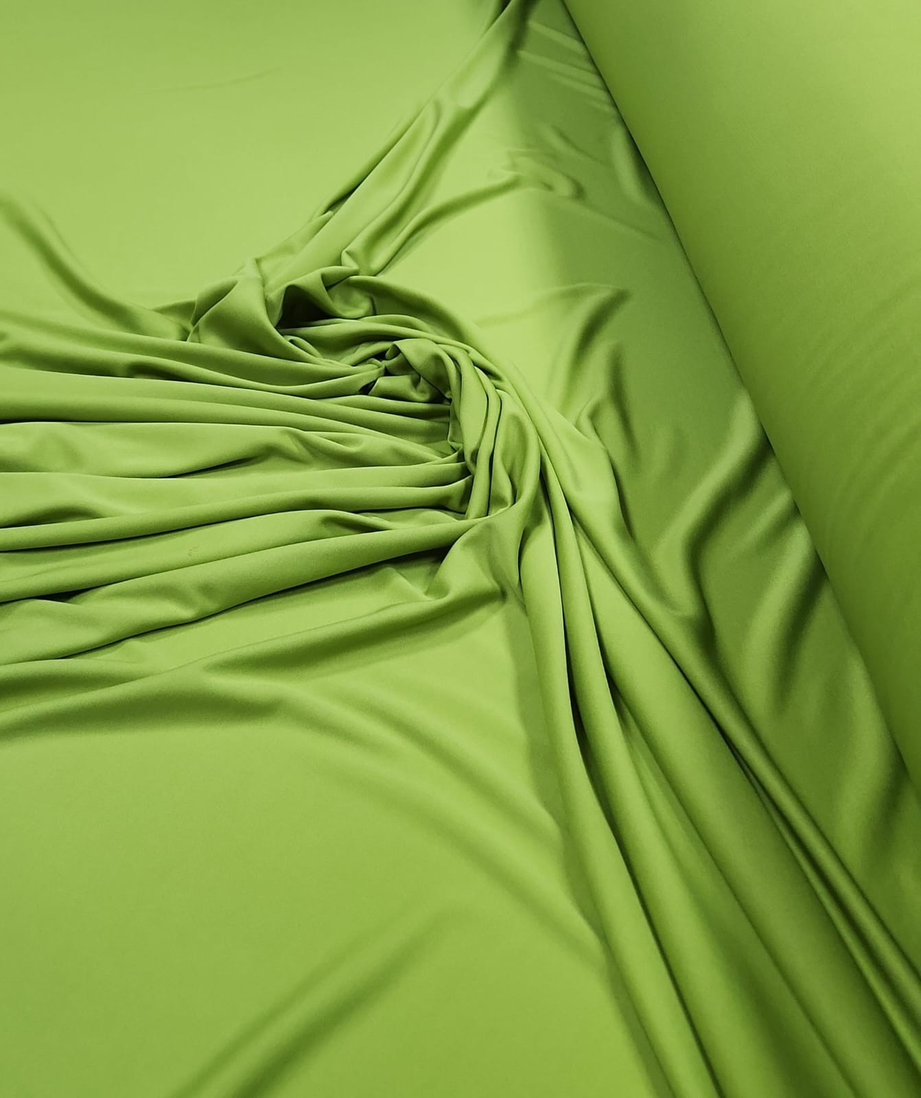 Malha Helanca Lisa Verde Oliva Claro COM DEFEITO - Comprimento 3 m x Largura 1,80 m