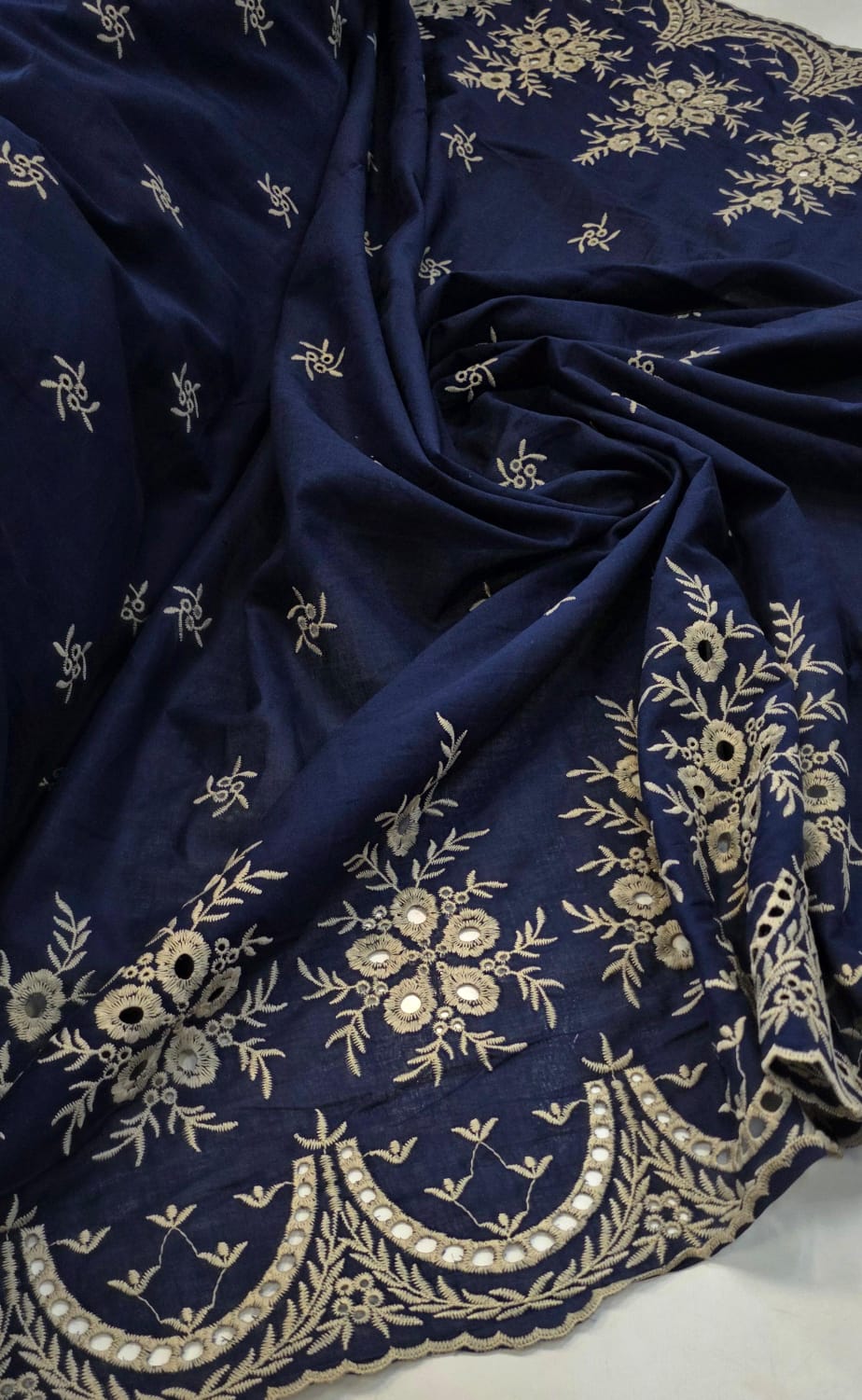 Layse Barrada dos 2 Lados Bicolor Fundo Azul Marinho e Bordado Kaki - Comprimento 3,50 m x Largura 1,35 m