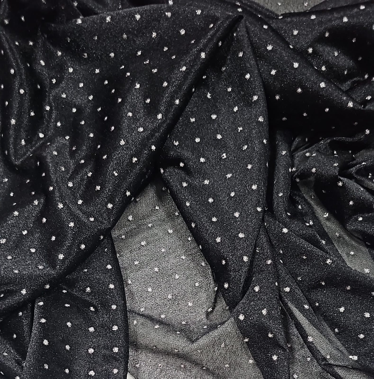 Lurex Glitz Preto com Poá Prata - Comprimento 1 m x Largura 1,60 m 