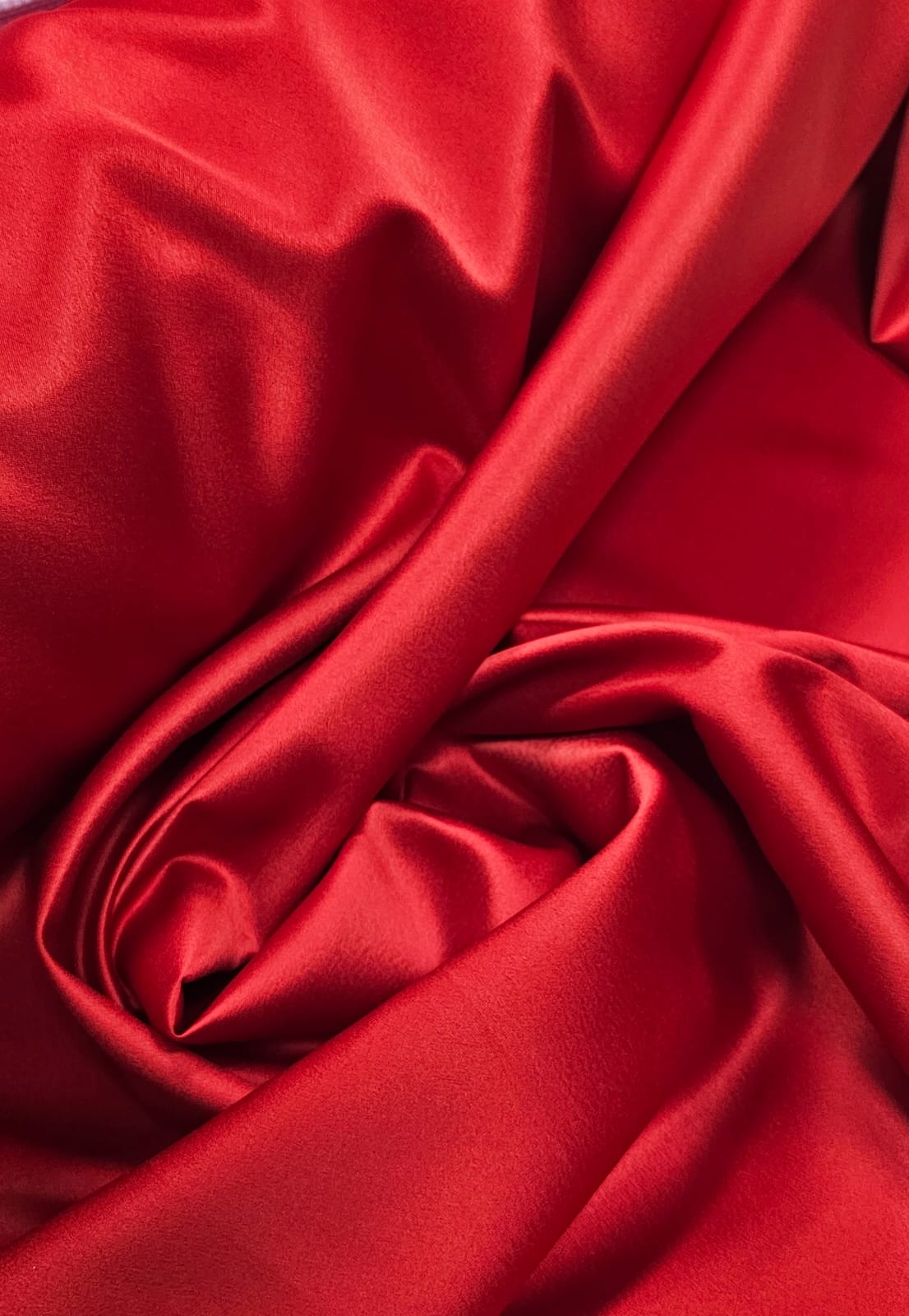 Gabardine Prada Vermelho Ferrari - Comprimento 1,70 m x Largura 1,47 m