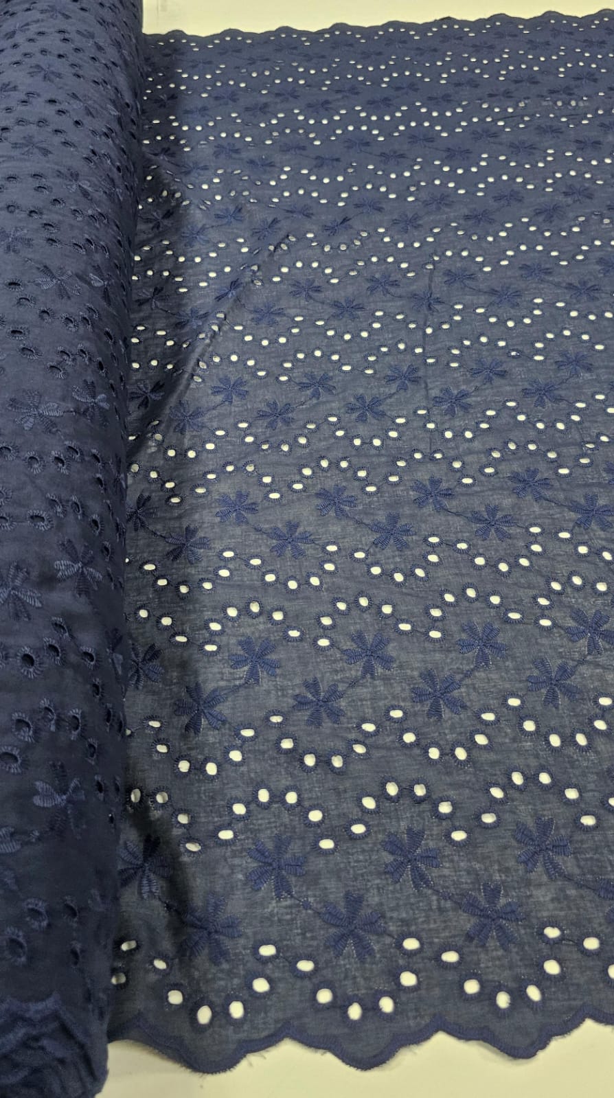 Layse Bordada Azul Marinho Modelo I82 - Comprimento 2,50 m x Largura 1,35 m