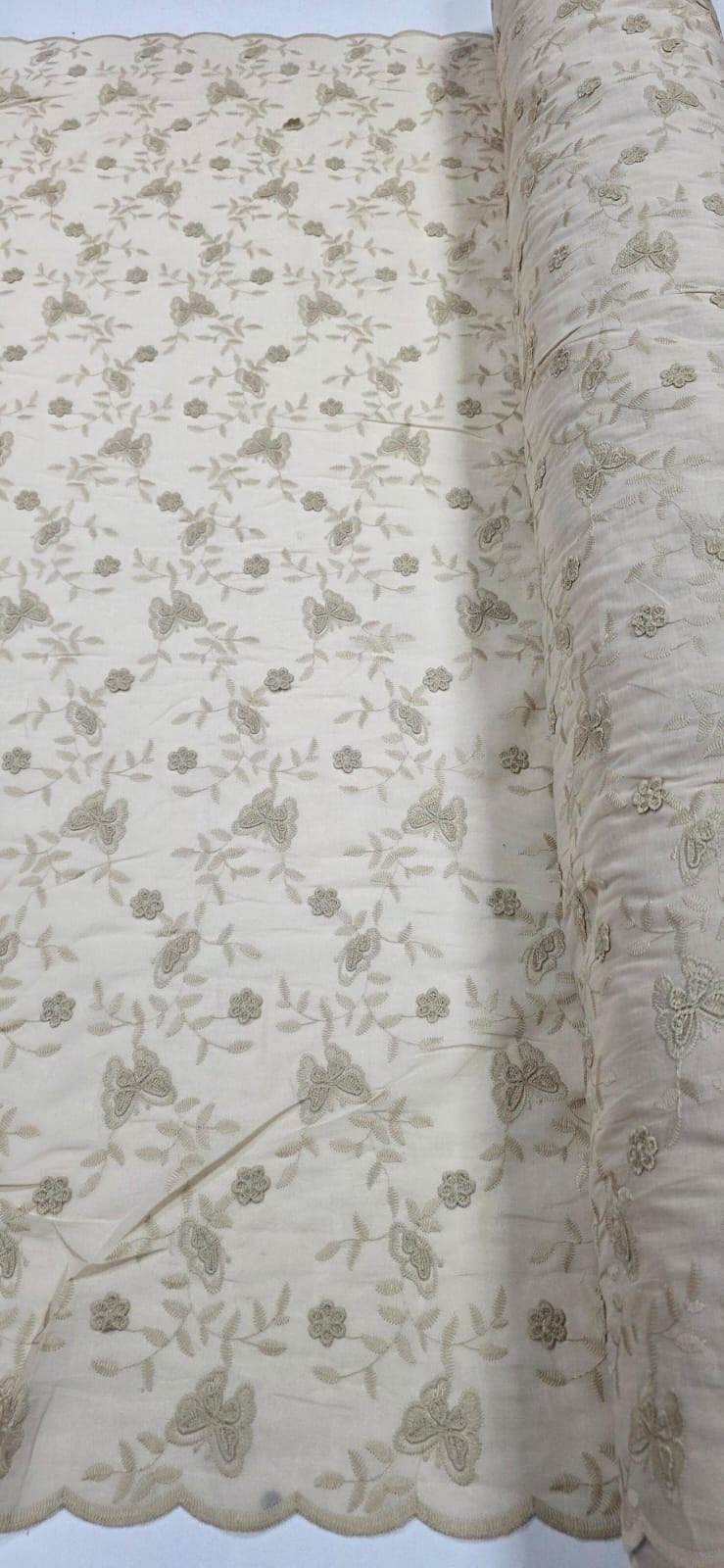 Cambraia Bordada 3D Bicolor Borboletas Bege com  Kaki  ( COM ACABAMENTO NOS 2 LADOS)  - Comprimento 1 m x Largura 1,30 m