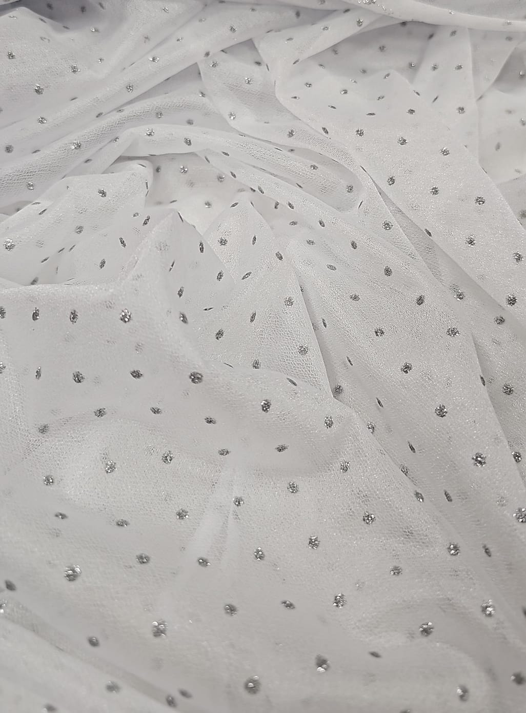 Lurex Glitz Branco com Poá Prata COM SUJEIRA - Comprimento 3 m x Largura 1,60 m