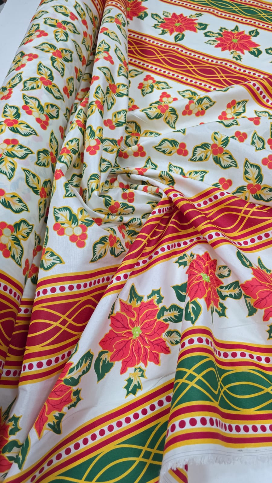 Tergal Natalino Barrado Fundo Branco 13 - Comprimento 0,55 cm x Largura 1,47 m