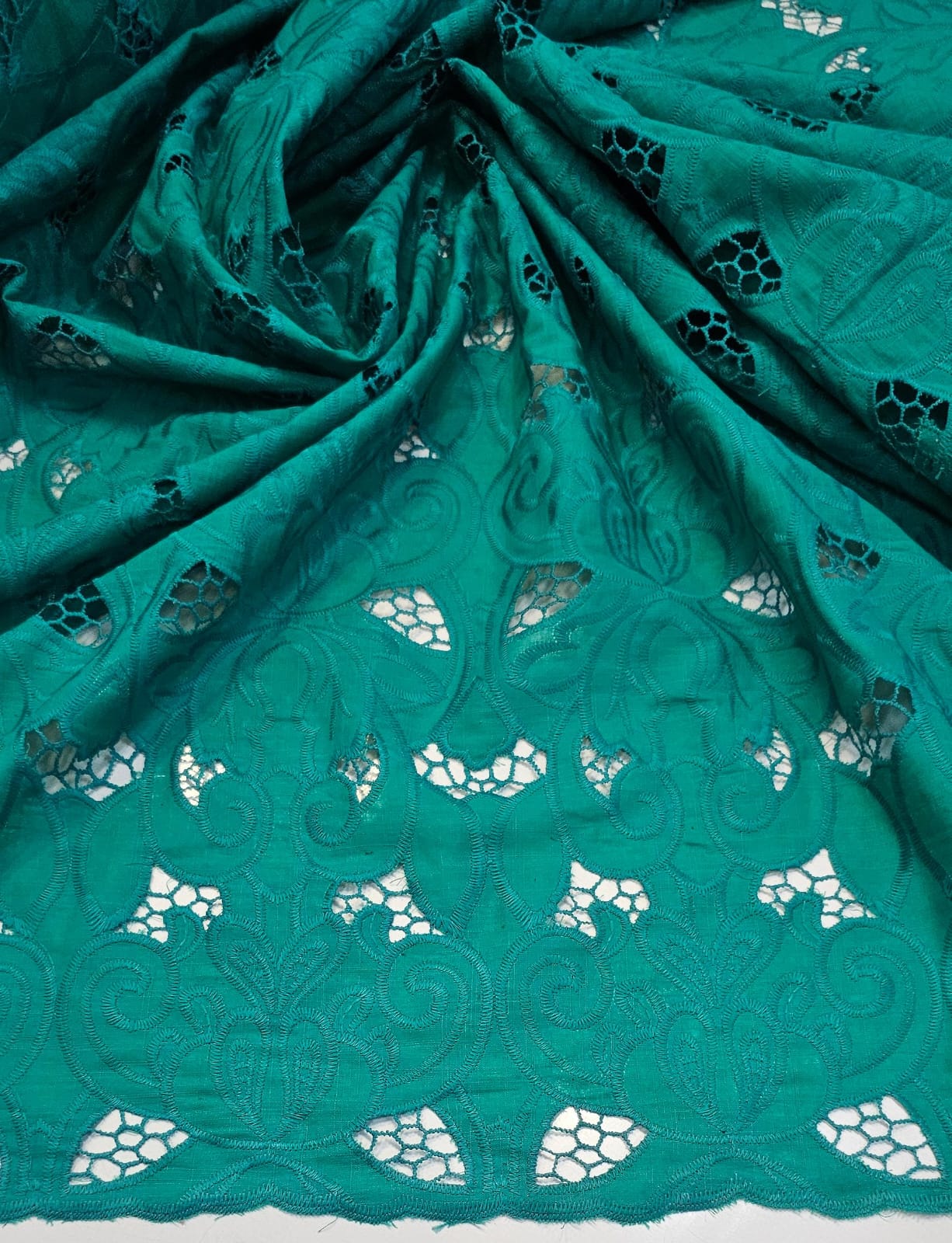 Layse Richelieu Bordada Verde Modelo N09 - Comprimento 2 m x Largura 1,25 m