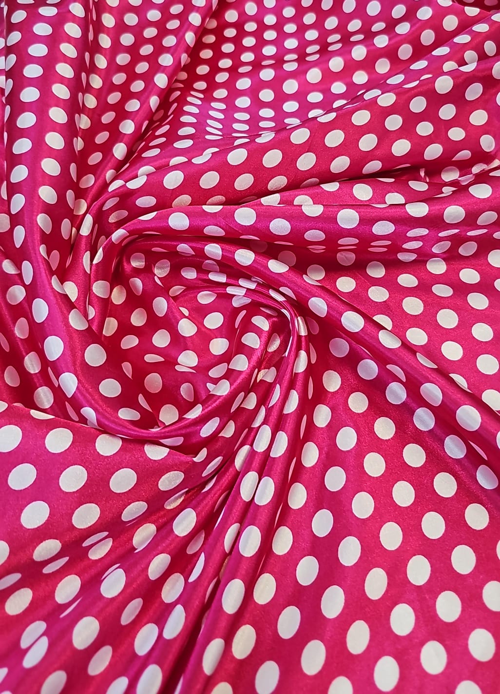 Cetim Rosa Bola Branca (Minnie) - Comprimento 2,90 m x Largura 1,47 m