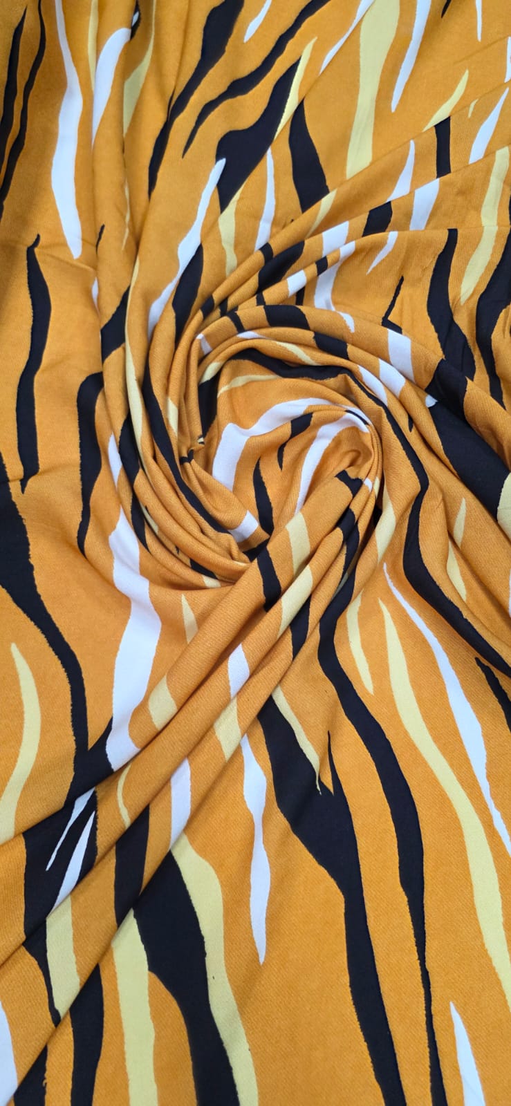 Viscose Premium Animal Print Sarjado Fundo Laranja - Comprimento 2 m x Largura 1,40 m