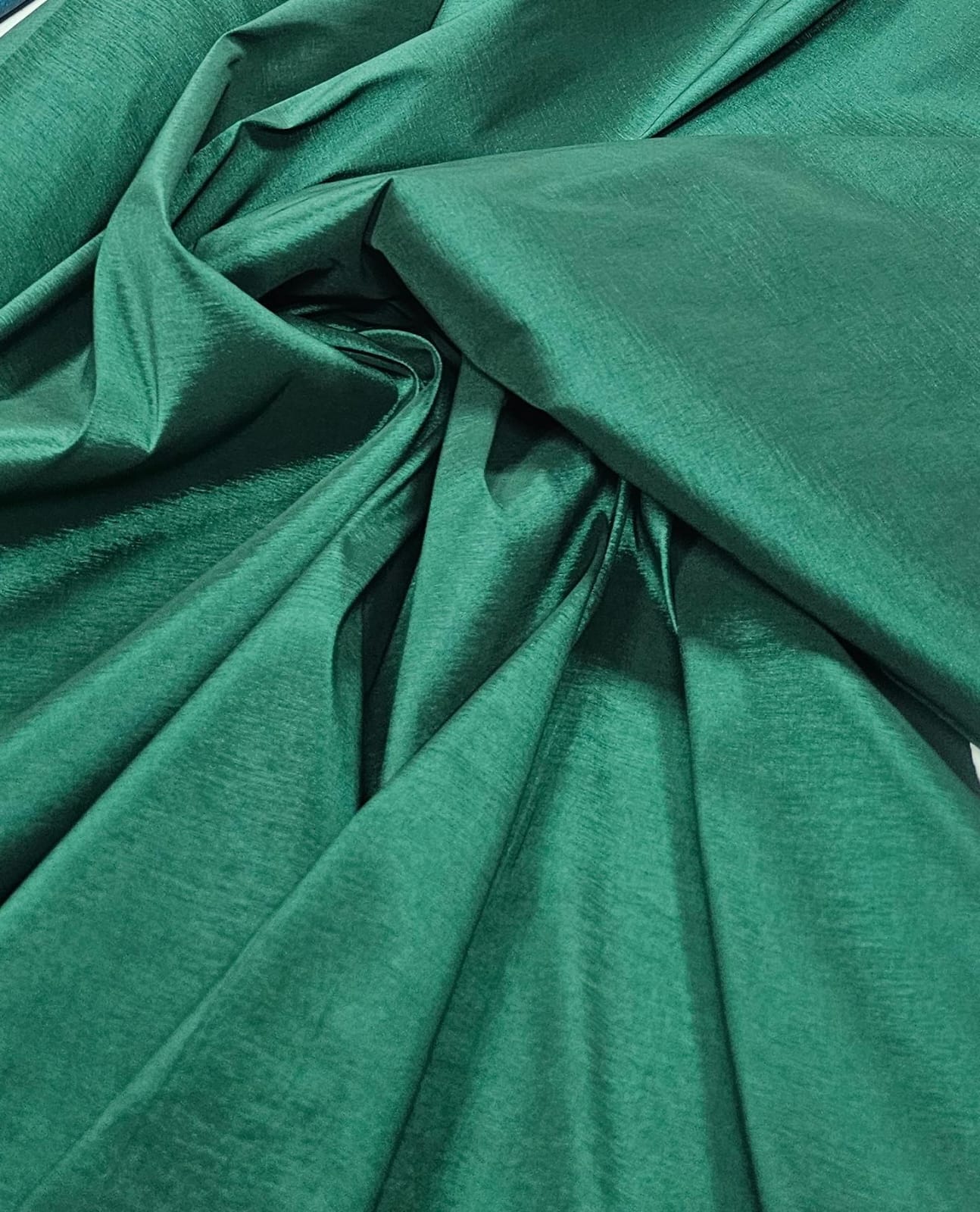 Tafetá com Elastano Verde Bandeira - Comprimento 2 m x Largura 1,45 m