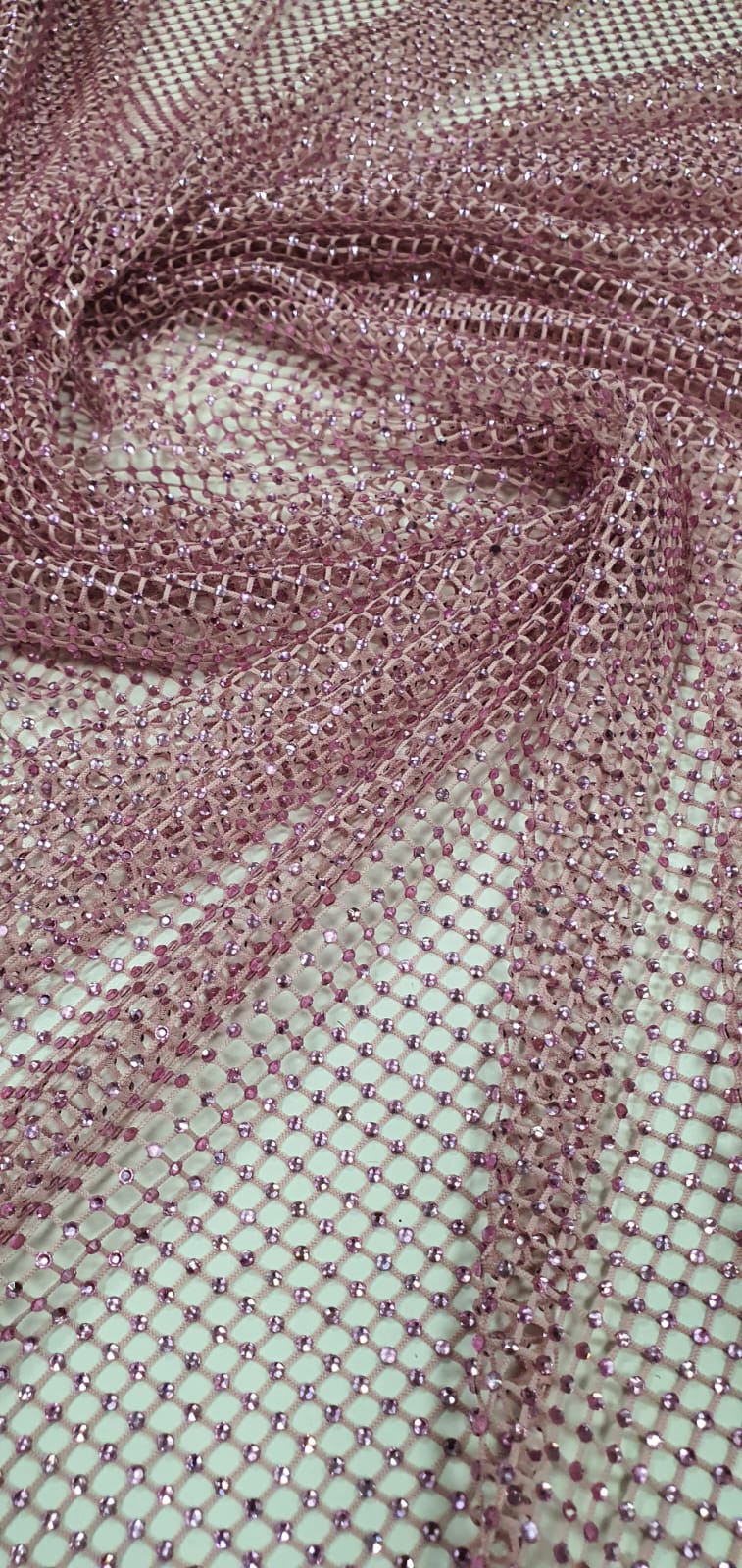 Tela Arrastão Rosê com Pedrarias Rosê - Comprimento 0,90 cm x Largura 1,30 m