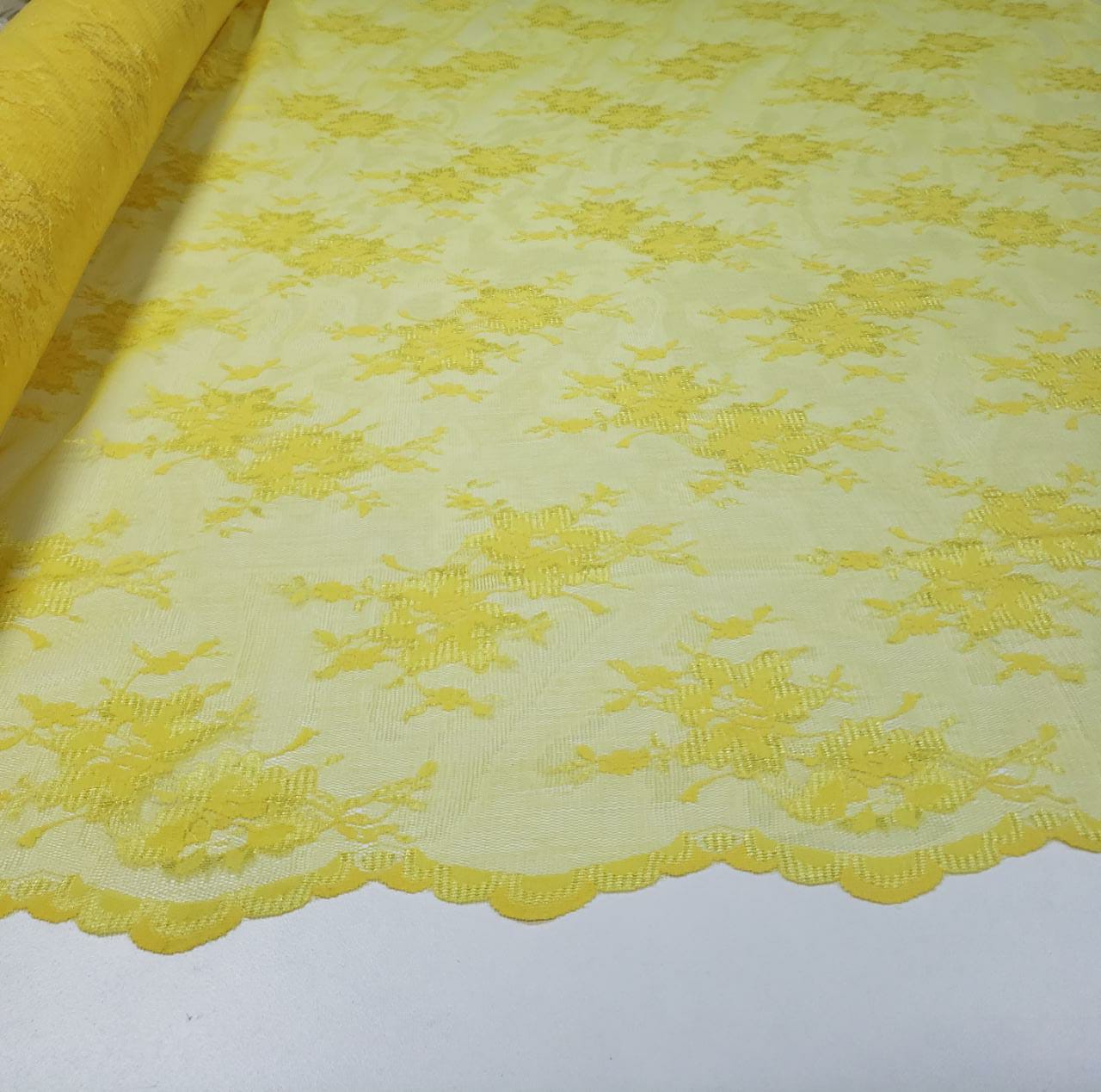Renda Francêsa Tipo Chantily com Bico Amarelo - Comprimento 2,50 m x Largura 1,50 m