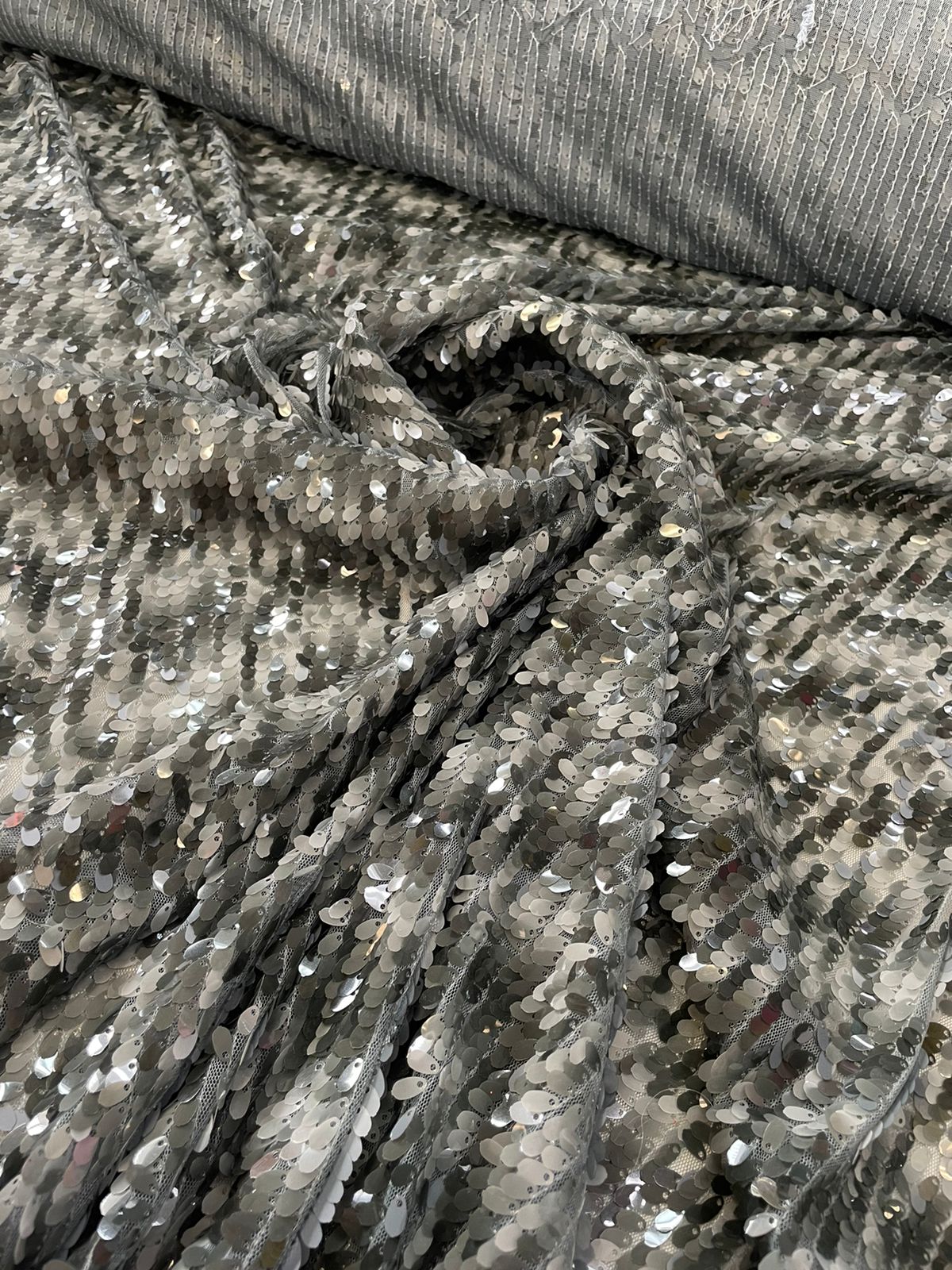 Paetê Bordado Tons de Cinza - Comprimento 0,70 cm x Largura 1,50 m